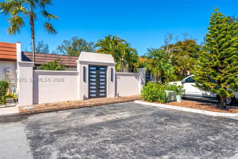 2 bedroom Villa at 7412 Big Cypress Dr, Miami Lakes Golf Course V, Miami Lakes — photo 3