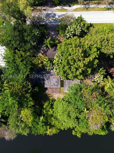 5811 SW 88th St, Pinecrest FL - photo 10 of 13