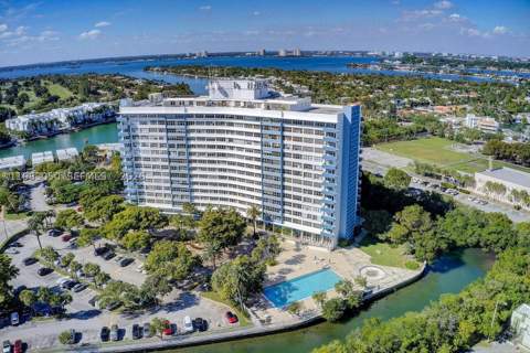 7441 Wayne Ave 9I, Miami Beach FL - photo 6 of 15