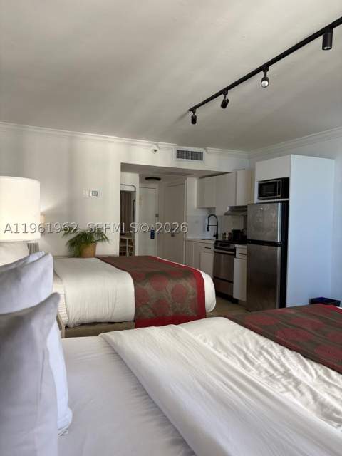 19201 Collins Ave 820, Sunny Isles Beach FL - photo 6 of 17