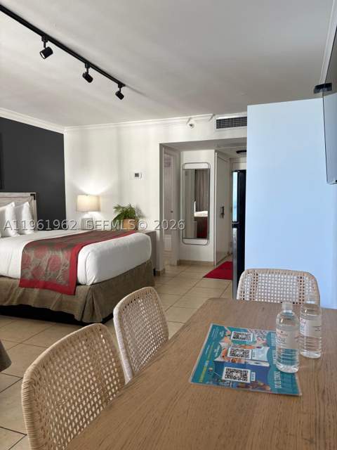 19201 Collins Ave 820, Sunny Isles Beach FL - photo 7 of 17