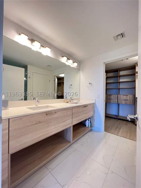 16385 Biscayne Blvd 607, North Miami Beach FL - photo 23 of 30