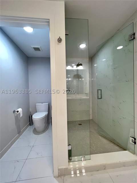 16385 Biscayne Blvd 607, North Miami Beach FL - photo 24 of 30