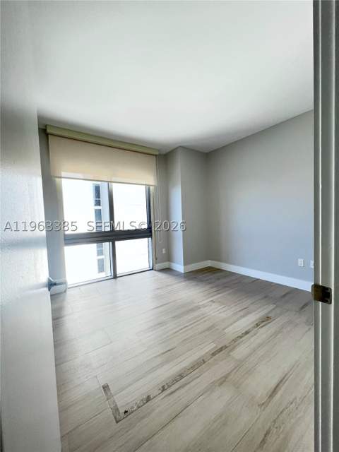 16385 Biscayne Blvd 607, North Miami Beach FL - photo 6 of 30