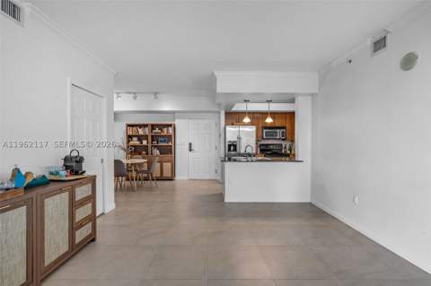 2000 N Bayshore Dr 909, Miami FL - photo 14 of 39