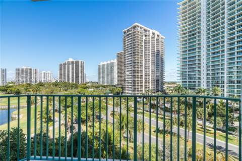 20000 E Country Club Dr 716, Aventura FL - photo 17 of 54