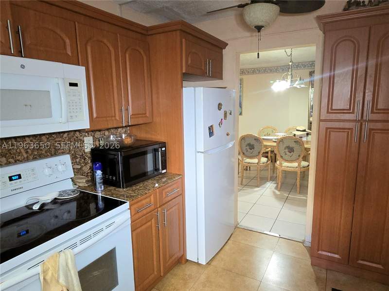 2 bedroom Condominium at 940 NE 199th St 114, Lake Park Condo No 1 - Bl, Miami — photo 4