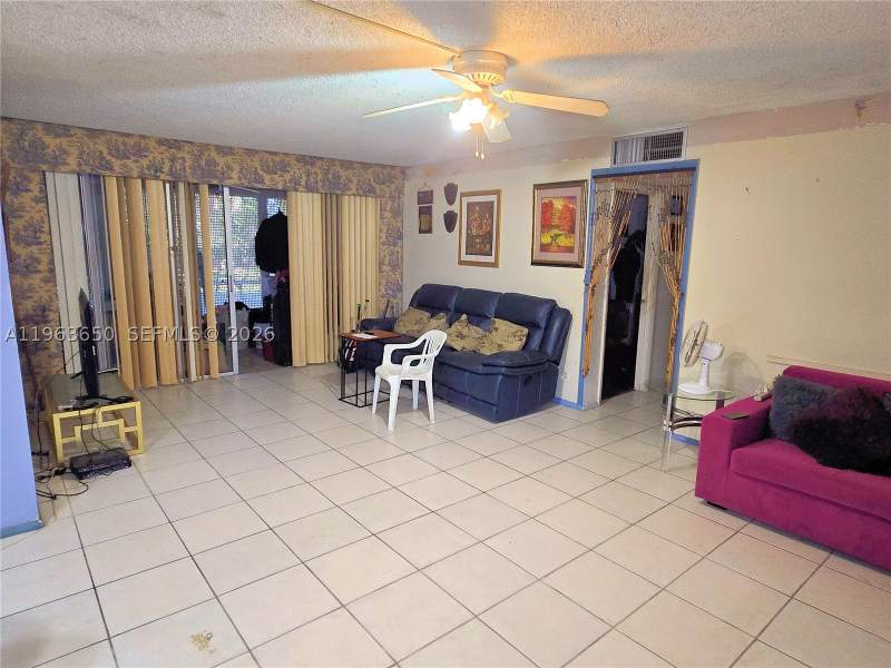 2 bedroom Condominium at 940 NE 199th St 114, Lake Park Condo No 1 - Bl, Miami — photo 5
