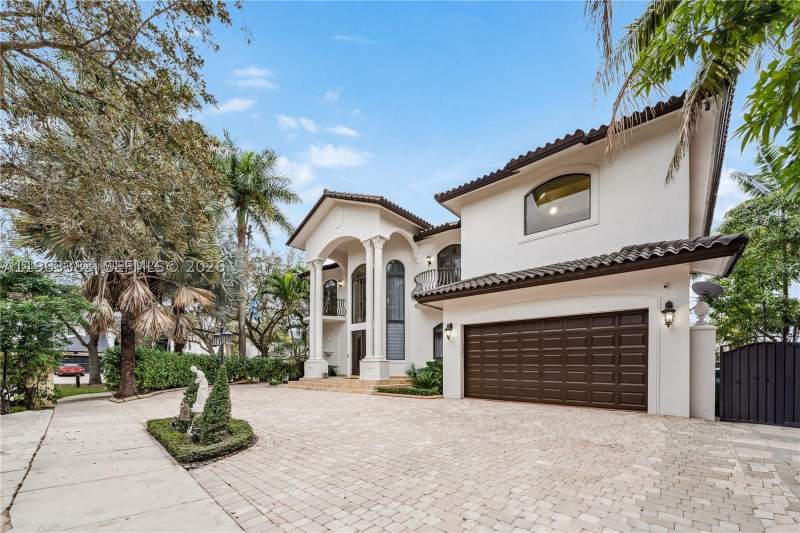 4 bedroom SingleFamilyResidence at 8200 NW 163rd St, 6th Addn To Royal Oaks, Miami Lakes — photo 4