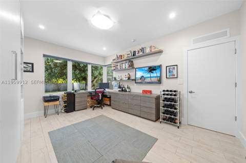 4595 N Jefferson Ave, Miami Beach FL - photo 18 of 25
