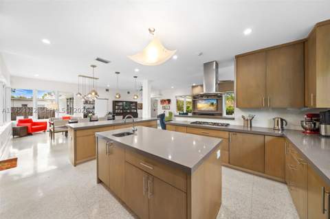 4595 N Jefferson Ave, Miami Beach FL - photo 6 of 25