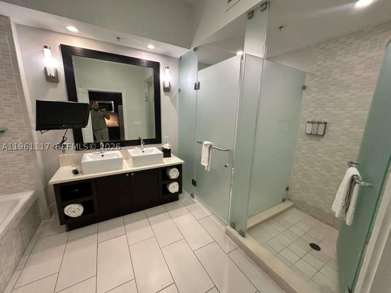 1 bedroom Condominium at 5300 NW 87th Ave 910, The Blue A Resort Hotel C, Doral — photo 3