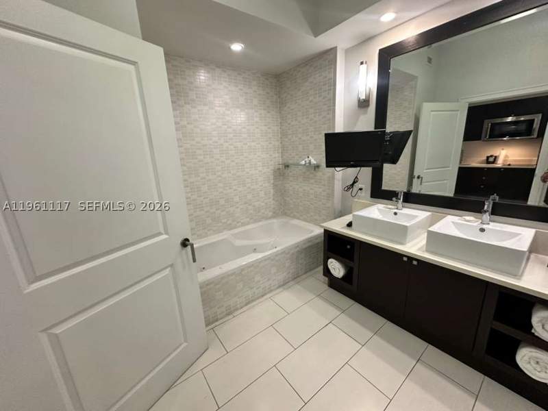 1 bedroom Condominium at 5300 NW 87th Ave 910, The Blue A Resort Hotel C, Doral — photo 4