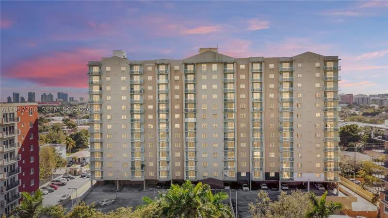 2 bedroom Condominium at 3500 Coral Way 710, Coral Plaza Of Miami Condo, Miami — photo 3