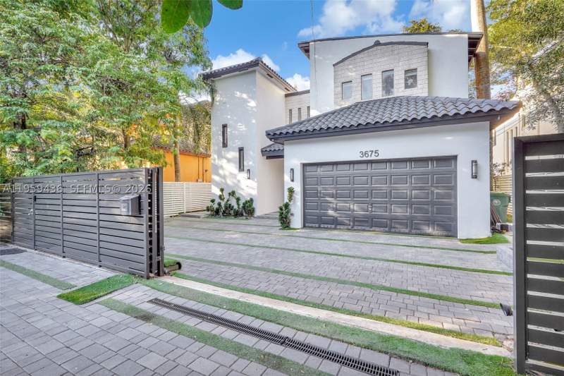 4 bedroom SingleFamilyResidence at 3675 Loquat Ave, Coco Gve Pk 2 Amd, Miami — photo 2