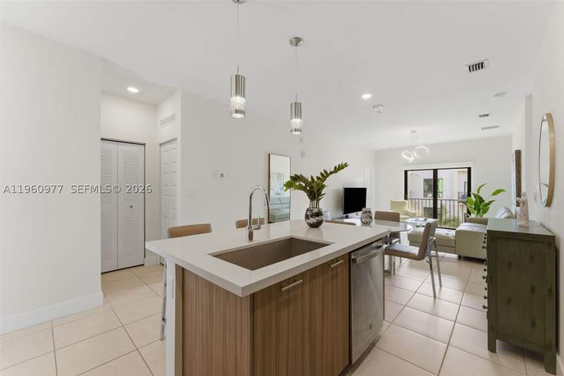 2 bedroom Condominium at 8301 NW 41st St B-407, Downtown Doral South Phas, Doral — photo 5