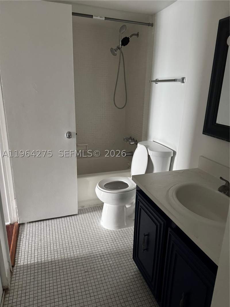 1 bedroom Condominium at 496 NW 165th St Rd D-614, Montecarlo Condo, Miami — photo 4