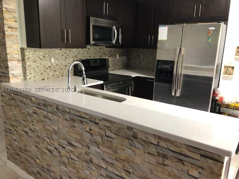 3 bedroom Townhouse at 14012 SW 179th St, Weitzer Serena Lakes Town, Miami — photo 4