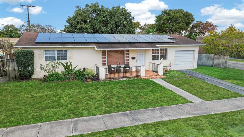 3 bedroom SingleFamilyResidence at 1110 NE 204th Ter, Lucky Star Estates, Miami — photo 2