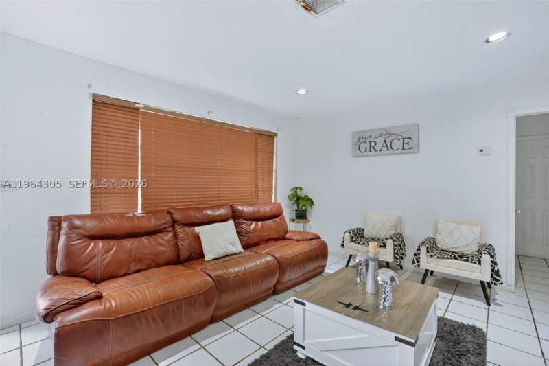 3 bedroom SingleFamilyResidence at 1110 NE 204th Ter, Lucky Star Estates, Miami — photo 5