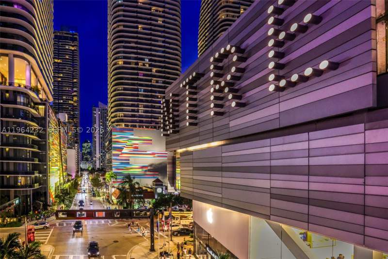 3 bedroom Condominium at 55 SW 9th St 3906, Brickell Heights West Con, Miami — photo 2