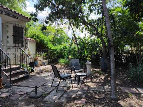 655 NE 82nd St, Miami FL - photo 7 of 15