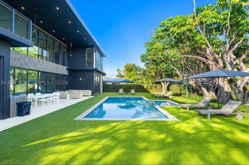 8 bedroom SingleFamilyResidence at 19701 NE 21st Ct, Highland Woods Sec 1, Miami — photo 5