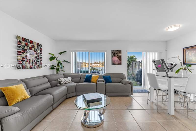 3 bedroom Townhouse at 17501 SW 140th Ct, Weitzer Serena Lakes, Miami — photo 4