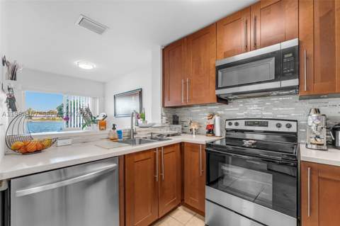 17501 SW 140th Ct, Miami FL - photo 9 of 32