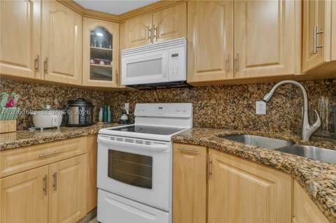 17101 NW 57th Ave 110, Miami Gardens FL - photo 8 of 42