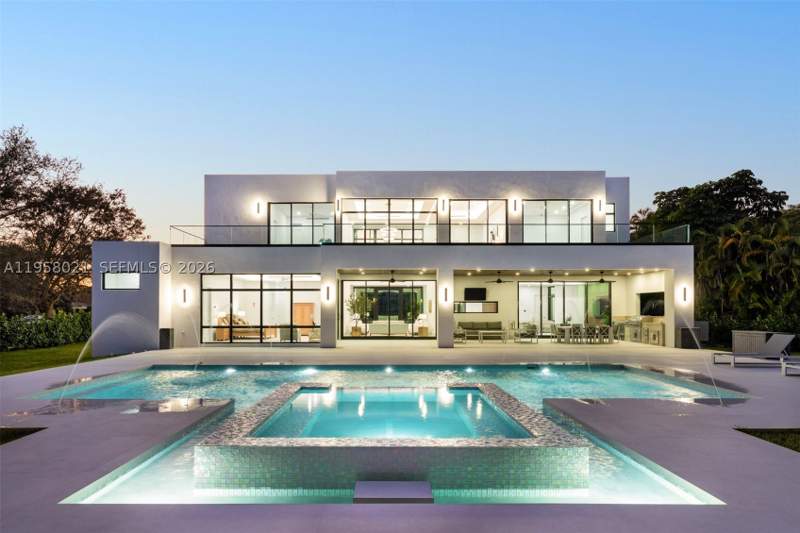 5 bedroom SingleFamilyResidence at 9525 SW 95th Ct, Nutmeg Estates, Miami — photo 2