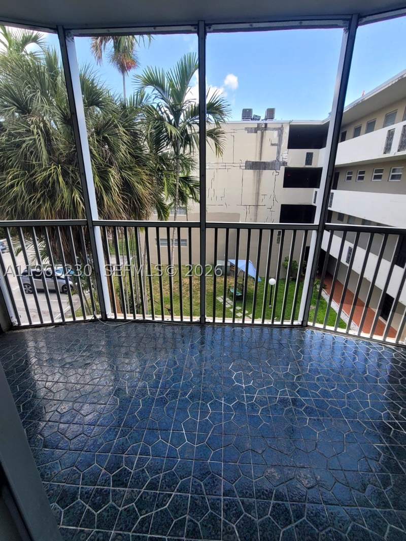 1 bedroom Condominium at 1690 NE 191st St 315-1, Jade Winds Group Bamboo G, Miami — photo 2
