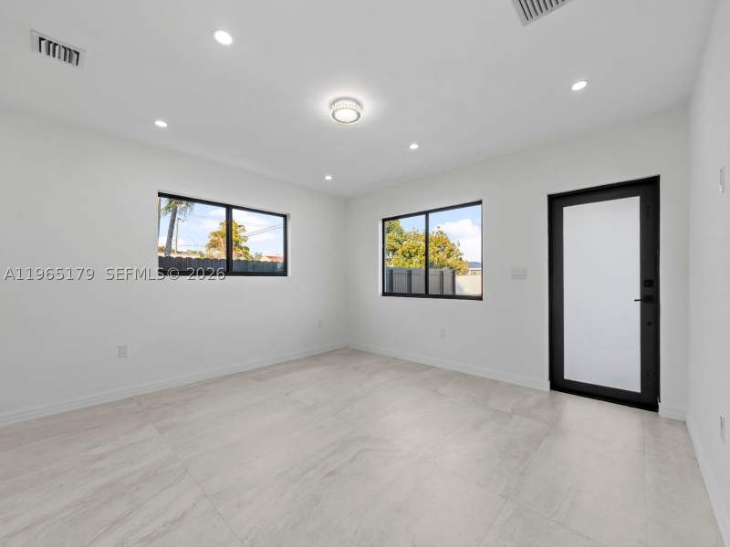 3 bedroom SingleFamilyResidence at 3620 SW 92nd Ave, Central Heights, Miami — photo 3