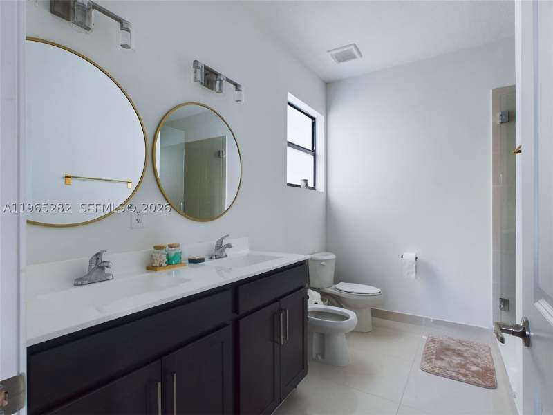 4 bedroom SingleFamilyResidence at 14560 SW 22nd Ter, J G Heads Farms Sub, Miami — photo 5