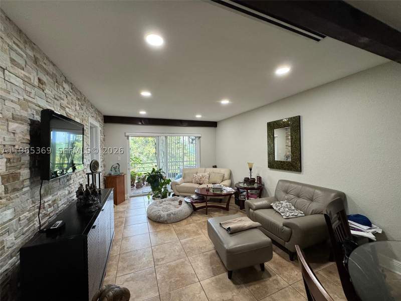 2 bedroom Condominium at 5500 SW 77th Ct 305, Miller Lake Condo, Miami — photo 4