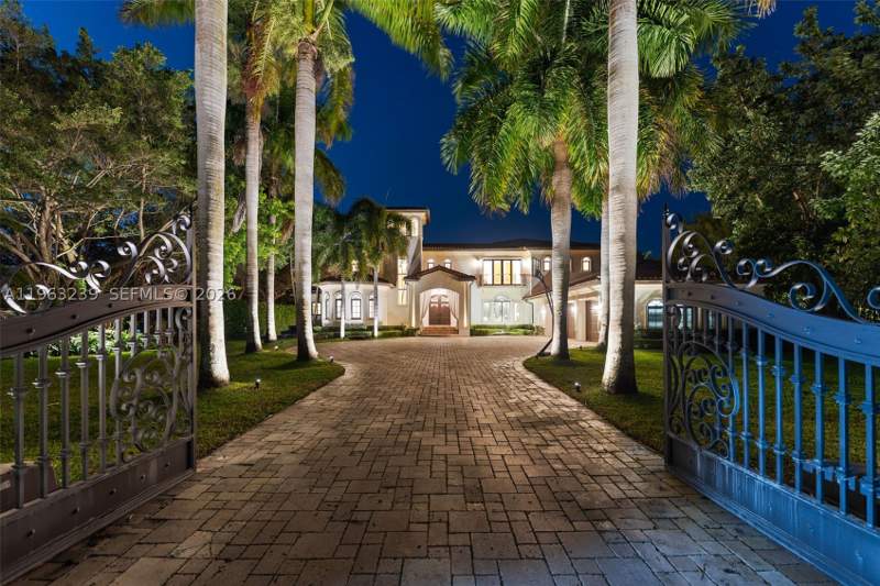 6 bedroom SingleFamilyResidence at 11111 Killian Park Rd, Killian Park, Pinecrest — photo 3