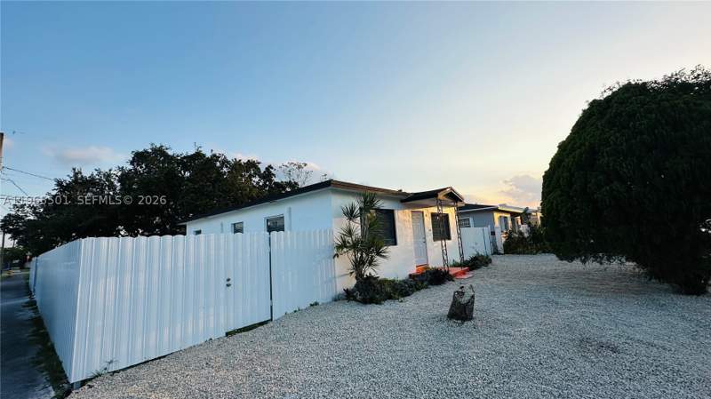 3 bedroom SingleFamilyResidence at 1100 NW 75th St, Stephen Manor, Miami — photo 2