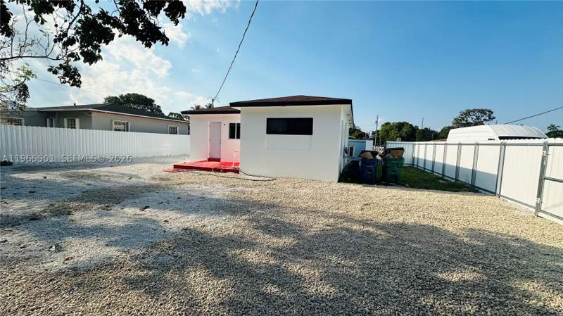3 bedroom SingleFamilyResidence at 1100 NW 75th St, Stephen Manor, Miami — photo 4