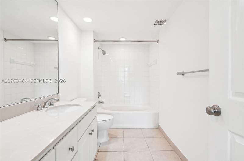 2 bedroom Condominium at 2000 N Bayshore Dr 304, Cite Condo, Miami — photo 4