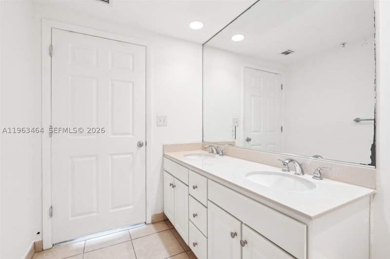 2 bedroom Condominium at 2000 N Bayshore Dr 304, Cite Condo, Miami — photo 5