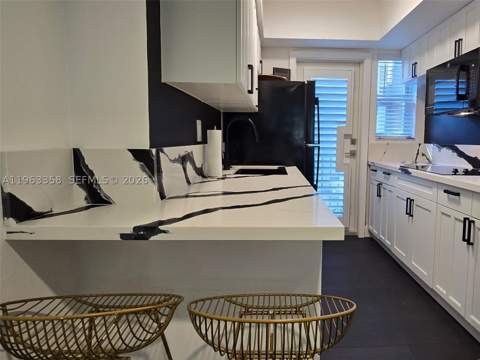1021 Michigan Ave 9, Miami Beach FL - photo 9 of 33