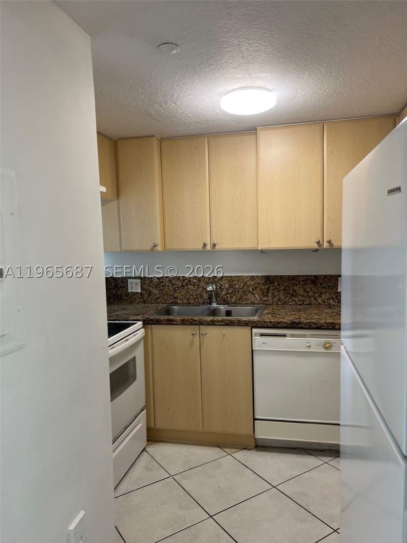 2 bedroom Condominium at 12645 SW 91st St 202, The Shamrock Condo, Miami — photo 2