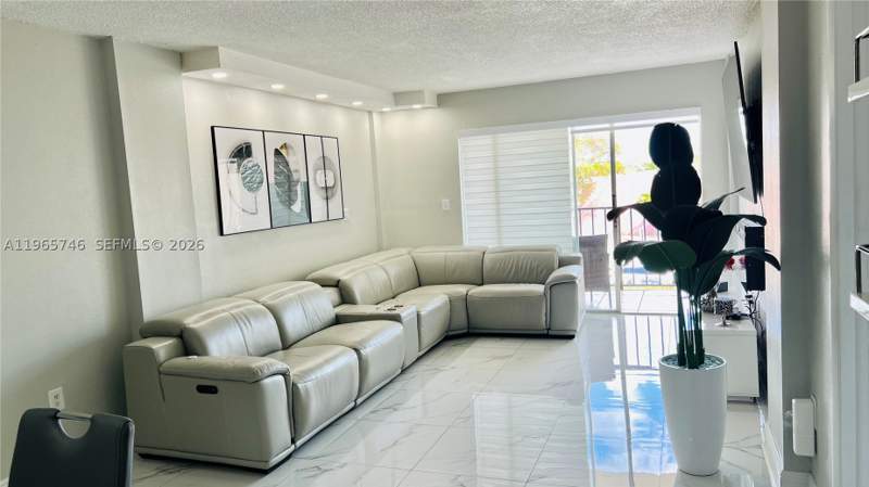 3 bedroom Condominium at 14250 SW 62nd St 319, Cypress Club Of Kendale C, Miami — photo 2