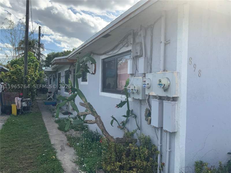 4 bedroom SingleFamilyResidence at 896 NW 103rd St, West Biscayne, Miami — photo 5