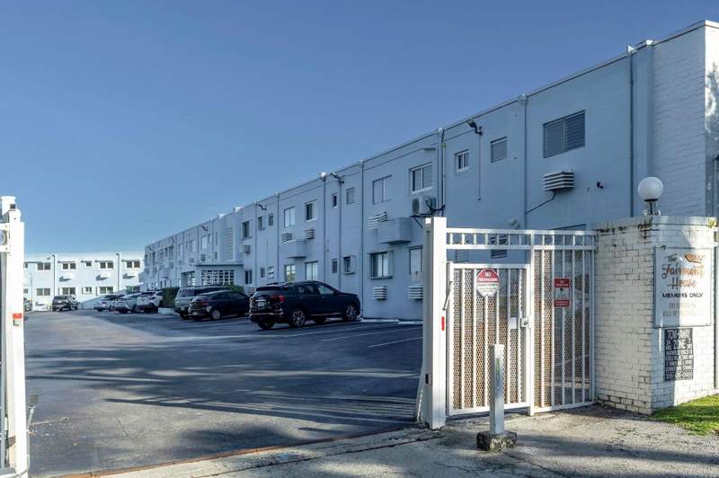 1 bedroom Condominium at 2700 NE 135th Street 31, Fairmont House Inc - Co-Op, North Miami — photo 3