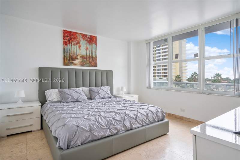 1 bedroom Condominium at 5601 Collins Ave 423, The Pavilion Condo, Miami Beach — photo 2