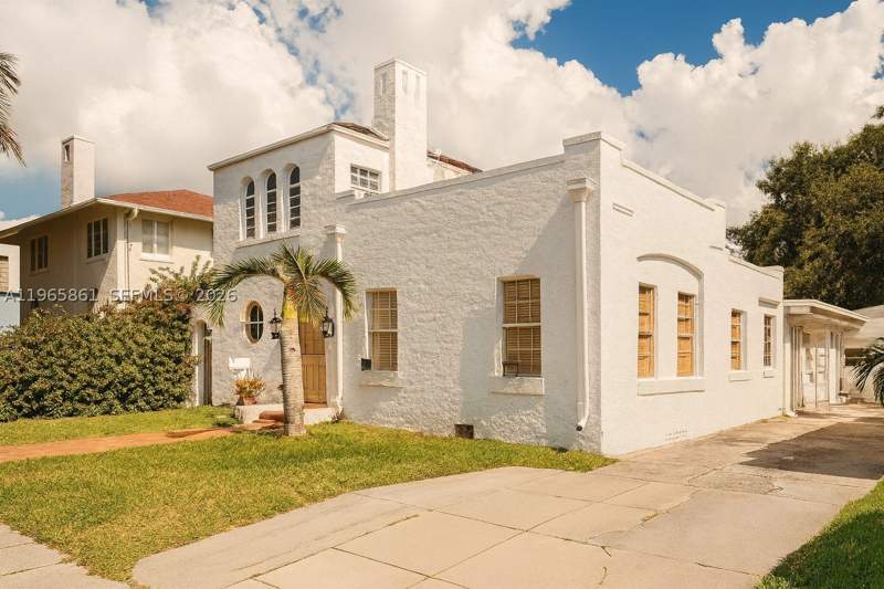 5 bedroom SingleFamilyResidence at 1545 NW 8th Ter, Grove Park, Miami — photo 2
