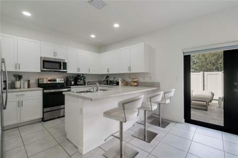 11392 W 34th Way, Hialeah FL - photo 11 of 28