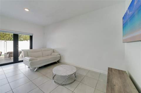11392 W 34th Way, Hialeah FL - photo 12 of 28