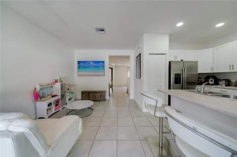 11392 W 34th Way, Hialeah FL - photo 15 of 28